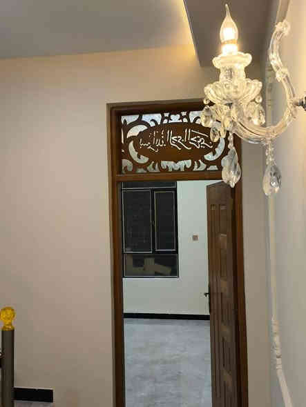 السلام عليكم

دار ١٠٠م محدث كليا واضافات جديده

واجهه ٥م نزال ٢٠م مدخلين

صاله
هول
مطبخ
حمامات ٢
غرف نوم ٢ وحده منهن سويت
بيتونه كبيره
سطحين
علما بان الارضيه مرمر الطابق الارضي
والطابق الثاني بورسلين هندي

ديكورات حديثة مع الاناره

السعر ٢٣٠مليون والتفاوض مع صاحب العقار

موقع العقار غزاليه شارع المشجر مربع أسواق تازه 

للاستفسار مكتب الطائي للعقار *********** شارع المشجر
