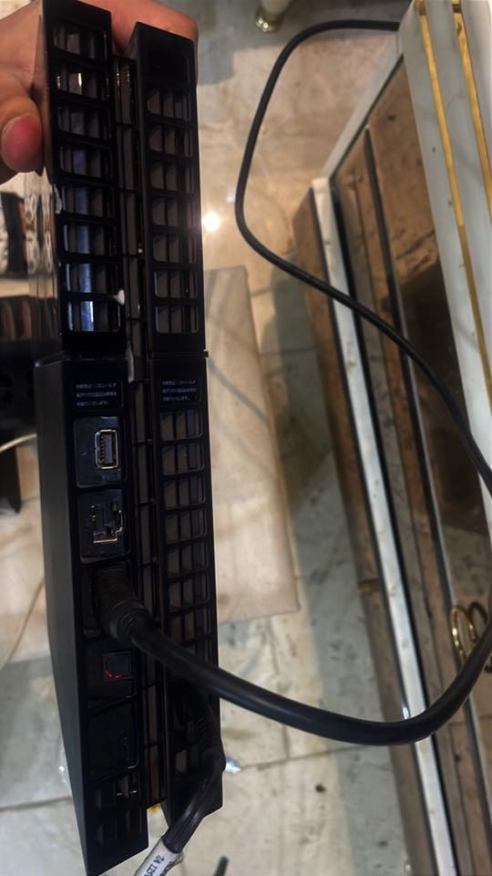سلام عليكم بلي 4 فات نص تيرا يعني ذاكره 500 يجي ويا يدات ثنين تجاريه + يوبي اس بطاريته تعبانه ناقصه بس بطاريات + أقراص جيني اي 5 او تكن 7 طوبه بيس 17 + ستاند بلي ملاحضه جهاز فقط بيه تأخير بالقرص جهاز ممفتوح سعره 250 بي مجال    رقم تليفون بي واتساب او بي خط ***********
