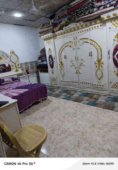 بيت للبيع طابو صرف
 مساحه ٩٥متر
 عنوان كوفه حي ل ملح
 خدمات ماي كهرباء شارع مقرنص
 طابق ونص 
سعر ٥٠مليون 
صب كونكريت ارضيه وسقف 
رقم تواصل ***********
