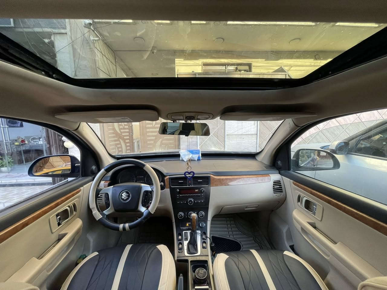 السلام عليكم سازوكي XL7 سبعه راكب 2008السياره رقم بغداد وبسمي السياره  فول ماواصفات كلش حلوه  ونطيفه  وكلشي بيها بلادي  مكينه 6سلندر  مكانه بغداد السيديه السعر 77وبيه مجال ***********
