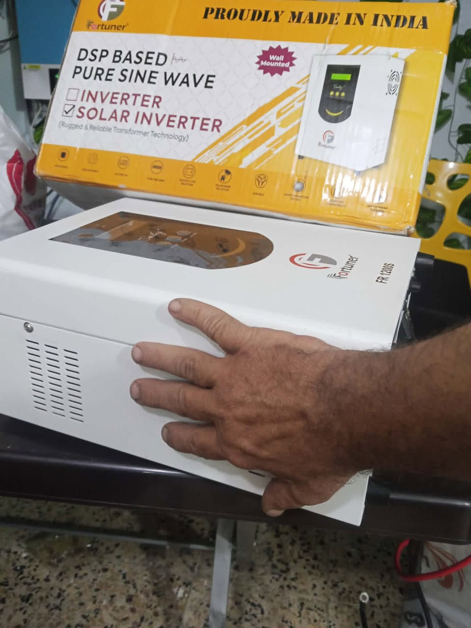 انفيتر 12 فول يتقبل خلايه شمسيه 7 امبير صافي اوتماتيك شحن توليد كهرباء جيبي نقي جديد مستعمل للفحص سعر 165 الف مع التوصيل هاتف *********** بغداد مكفول من اي عطل

