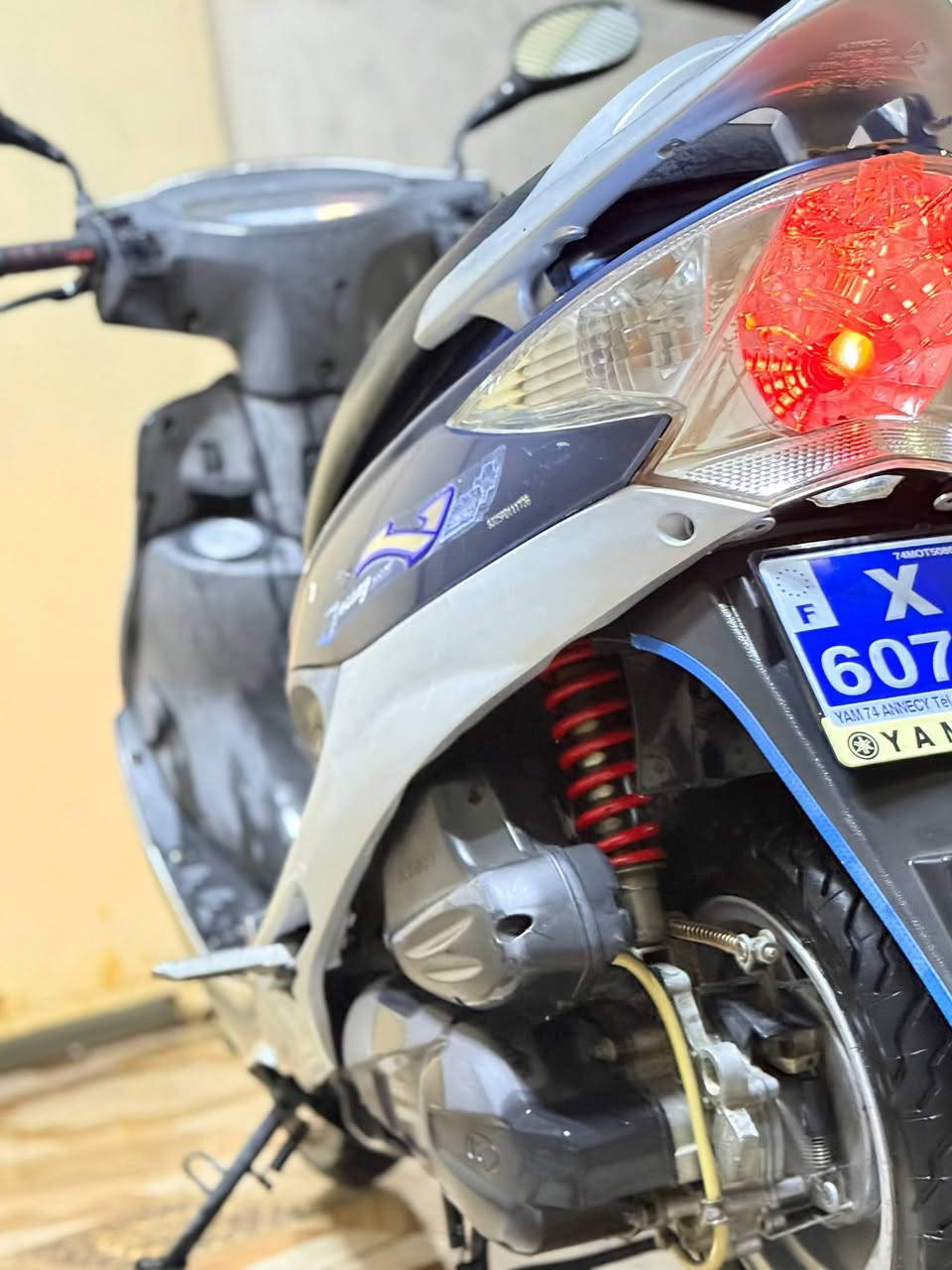 الـسـلام عـلٓيـكـم ....
للـبـيـع دراجة كـامـكـو V2 موديل 2016   فـحـل دسك امامي محرك 125 
لون أزرق( فيلي )

موصفات : بك لايت كرستال ، طلاعات ، لايت زينون ، دشبول سفينة 

ماشية 27 الف حقيقي 

دراجة ما مفتوحة 

السعر : 950 وبـيـهـا مـجـال 

العنوان : الناصرية قضاء الرفاعي 

للتواصل :***********
