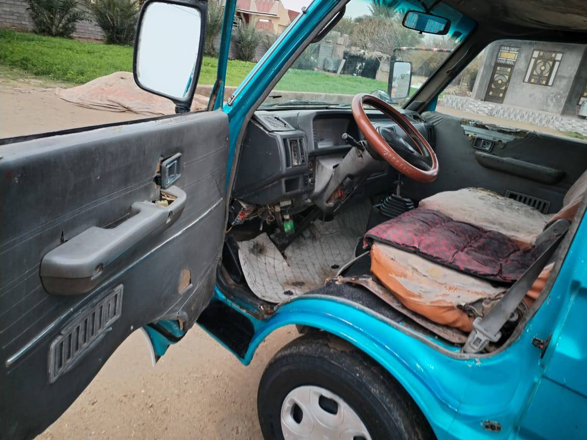 كيه بنكو موديل 96 رقم انبار ألماني سنويه جديده عظم عاج شاصي مكفول رقم شاصي وضح محرك  كير صدر كهربايات تخم تاير كله جديد سياره مال شقل سعر 48 وبيه مجال مكاني رمادي خالديه ***********
