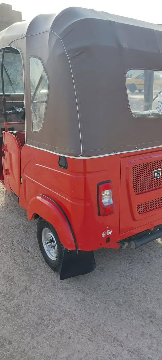 السلام عليكم تك تك للبيع السعر مليون و200
***********
