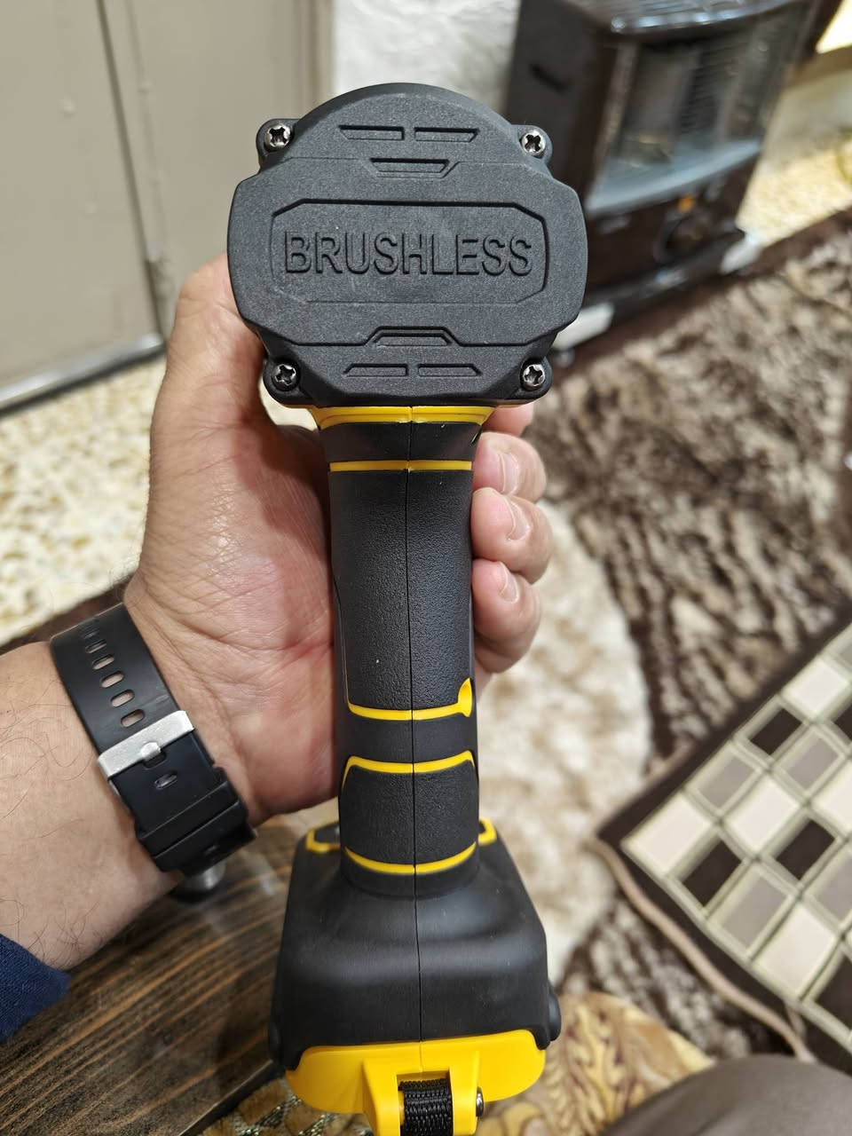 للبيع دريل انباكت ديولت فقط بطاريه معاه بدون شاحنه السعر 60 قفل للتواصل ***********
