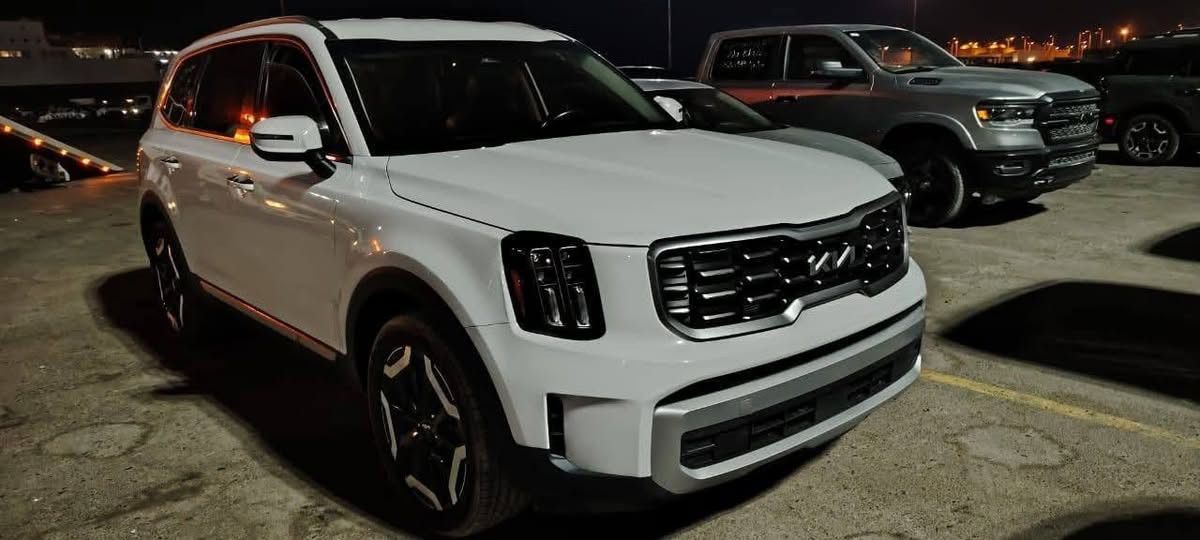 سلام عليكم
تيلورايد 2023 فئة S 

الموصفات :
بصمة 
كامرة خلفية 
شاشة متصلة 
رادارات امامي وجانبي 
جامات اوتوماتيك 
مثبت سرعة 
مثبت مسار 
قيادة منحدرات 
محرك 3800 cc
4 مودات قيادة 
كشنات Vip منفصل جلد 
تدفئة كشنات 
حساس داخلي 
سستم ايرباك كامل 
منافذ شحن USP-C لكل السيارة

وبعد هواي مواصفات السيارة جديدة ماشية 50000Km وضربتها خفيفة موجوده بالصور 👇🏻 

مرقمة اربيل 

 مكان السيارة  بابل/الحلة 

السعر : 310 $

للاستفسار : ***********

رقم الشاصي :5XYP64GC9PG346105
