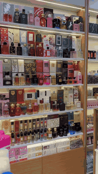 فرصة 📢استثماريةفي مشروع كوزمتك (المحل يحتاج الى تفرغ تام وادارة وتسويق صحيح في حال ماعندك وقت ومامتفرغ ما انصحك بشرائه / لان سبب البيع خال عامل ومامتفرغ الة 
وعندي شغلي الخاص تفاصيل المحل /ديكور حديث مع انارة كامل مع سبلت + سستم كامرات ويحتوي ايضا على حمام صحيات مع عارضات تركي درجة اولى وجام خانة المنيوم مع اعلان ضوئي حديث سقف تيوبات وجبسن بورد اضافة الى بضاعة متكاملة 
موقع المحل تجاري مميز على شارع رئيسي
العنوان /بغداد الدورة شارع ابو طيارة قرب ماكسي مول 
للاستفسار اكثر واتساب ***********
