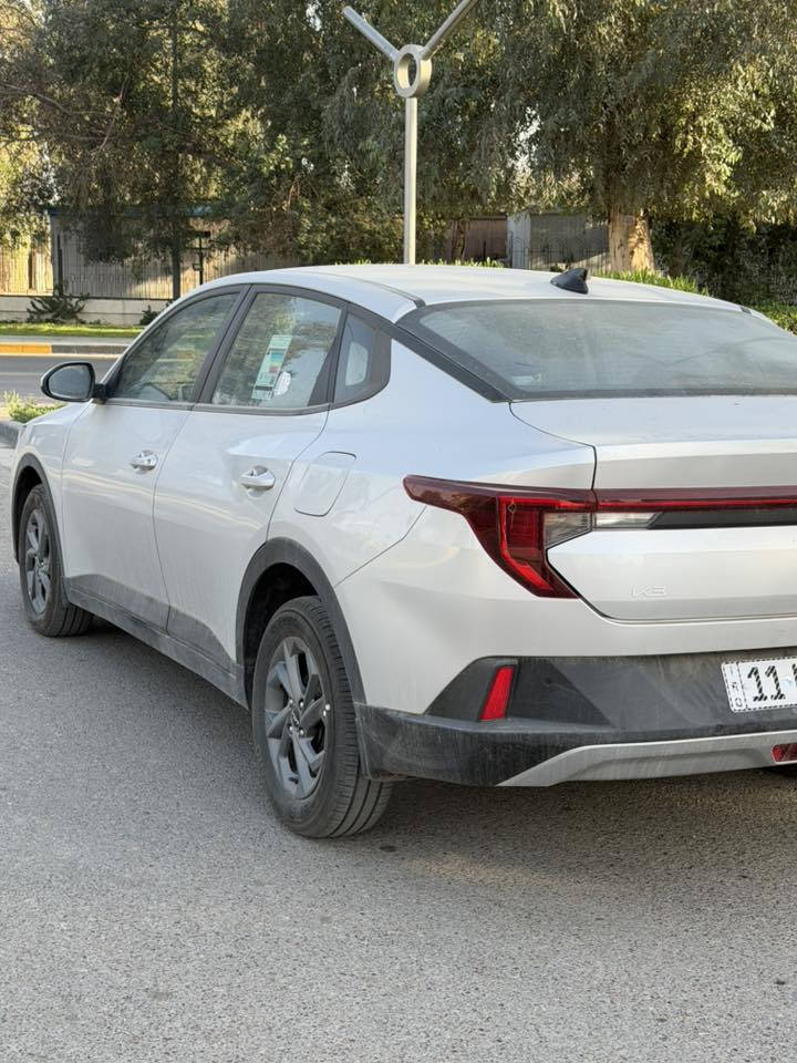 سلام عليكم
*********** 📞 

سعر ( 170 ورقة) 💵💸

~~~~~~~~~~~~~~~~~~~~~

اخوية اقرا تفاصيل قبل مااتخابر 

Kia k3 وكالة كيا الدولية العراق 

سيارة زيرو من الشركة للترقيم، مرقمة باسمي ومثبت لوحات 

.................................

محرك( ٤ ) سلندر تنفس طبيعي  

شاشات عدد ٢ 

ابل كار بلي 

كامرات خلفية 

حساسات امامي خلفي 

تحكمات ستيرن ومثبت سرعة 

مري كهرباء وشفت 

تبريد قطعتين 

منافذ شحن خلفي  

سيارة بتراب الشركة  
----------------------------
مهم ‼️ 
السيارة عليها ضمان خمس سنوات او ١٠٠ الف كيلو متر

وصيانه ثلاث سنوات او60 الف كيلو متر تبديل دهن وفلتر مجاناً كل ٥٠٠٠ كيلو متر
-------------------------------

مكان سيارة بغداد اليرموك قرب ساحة قحطان
