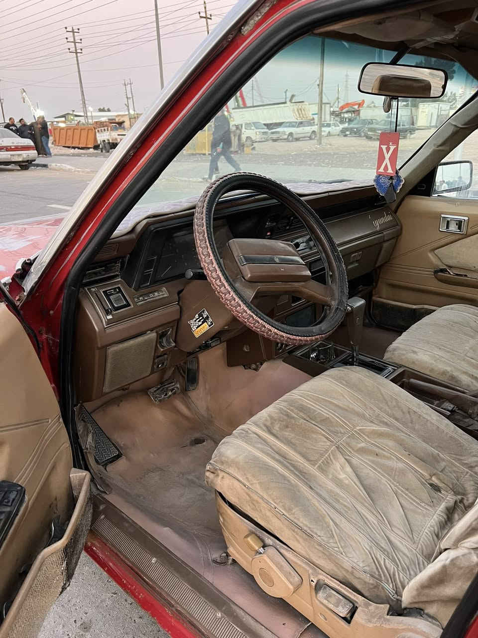 سوبر مديل 84 
حمره بلاد 
مامعمره ولى مصبوغه 
محرك بيها ثنين ونص اوتماتيك  
سياره جاهزه حداديه تخم تاير رقم نينوى صدامي  سنويه ساقطه وراعيها يمي تحويل يوم ثاني
السعر ٣٠  وبيها مجال  
موجوده بل بصره الزبير
رقم الهاتف ***********
