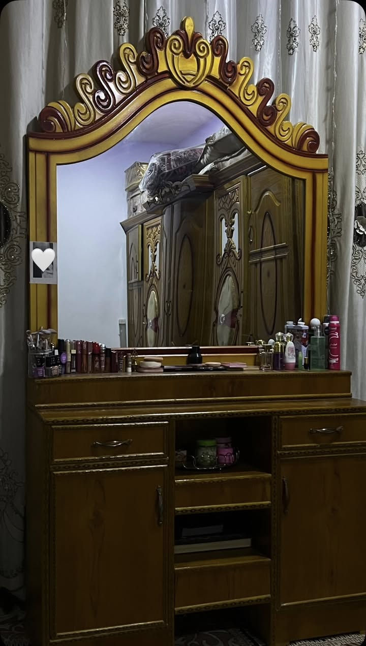 غرفه عراقيه 6 قطع سعر 900 وبيه مجال رقم ***********
