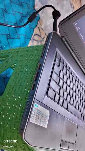 السلام عليكم 
لابتوب DEEL للبيع نظيف استعمال قليل للدراسة و للالعاب المتوسطة 
مواصفات شاشة حجم 14
ذاكرة 256ssd
رام 4 ويطور يصير 8
معالج cori5
نظام ويندوز ١٠ و تكدر تحدث ١١
لابتوب نظيف وشغال عل فحص استخدمة بس دراسة 
السعر ١٣٠ الف وبي مجال الطيبين مكاني النجف
للتواصل موجود خاص 
رقم الهاتف/ ***********
