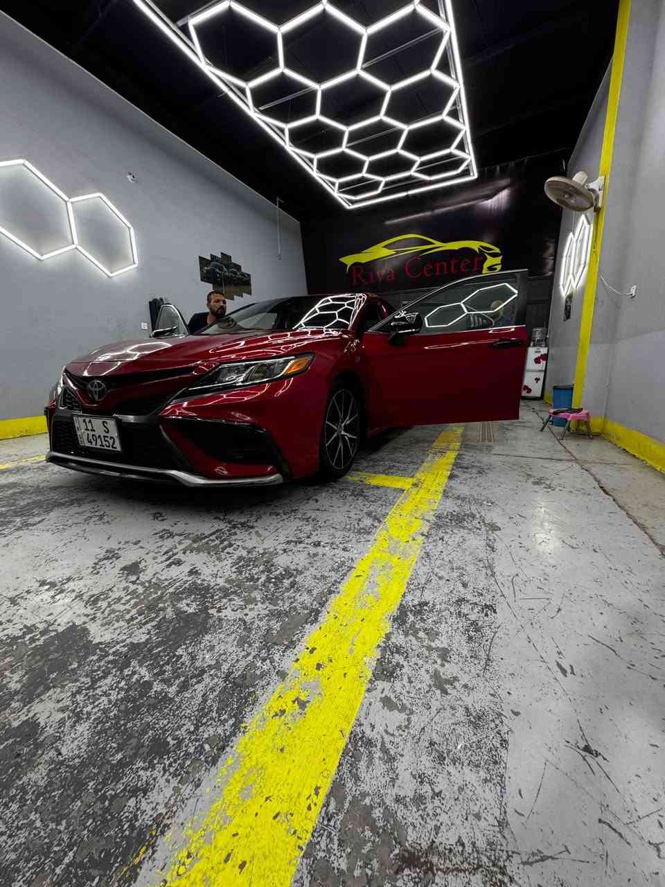 السلام عليكم 
كامري se 2022 رقم بغداد تحويل ثاني يوم مكينه كير حداديه كله مكفول تخم تاير جديد حادثها جاملغ وبنيد وجاملغ السايق توحيد لون يعني 3 قطع صبغ وبيها بالقمارة اماكن حالوب بالعراق مكان السيارة ديالى بعقوبه سعر 165 وبيها مجال بسيط للاستفسار ***********
