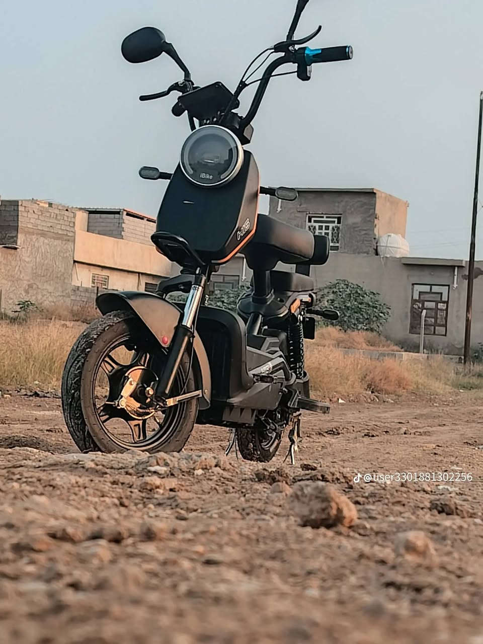 السلام عليكم دراجه شحن 4 بطاريات جدد مستخدمه شهرين دراجه خير من الله حلوه *********** سعر خاص او. تصل ع رقم سرعتها 60         3سرعات
