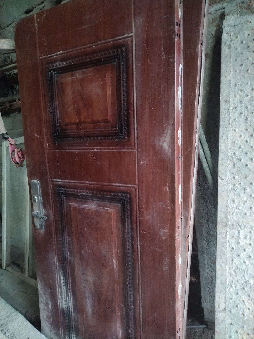 السلام عليكم بيبان بدون جراجيب للبيع العدد ٣ الباب نوعيته تركي العنوان ذي قار ناحيه الفضليه ***********
