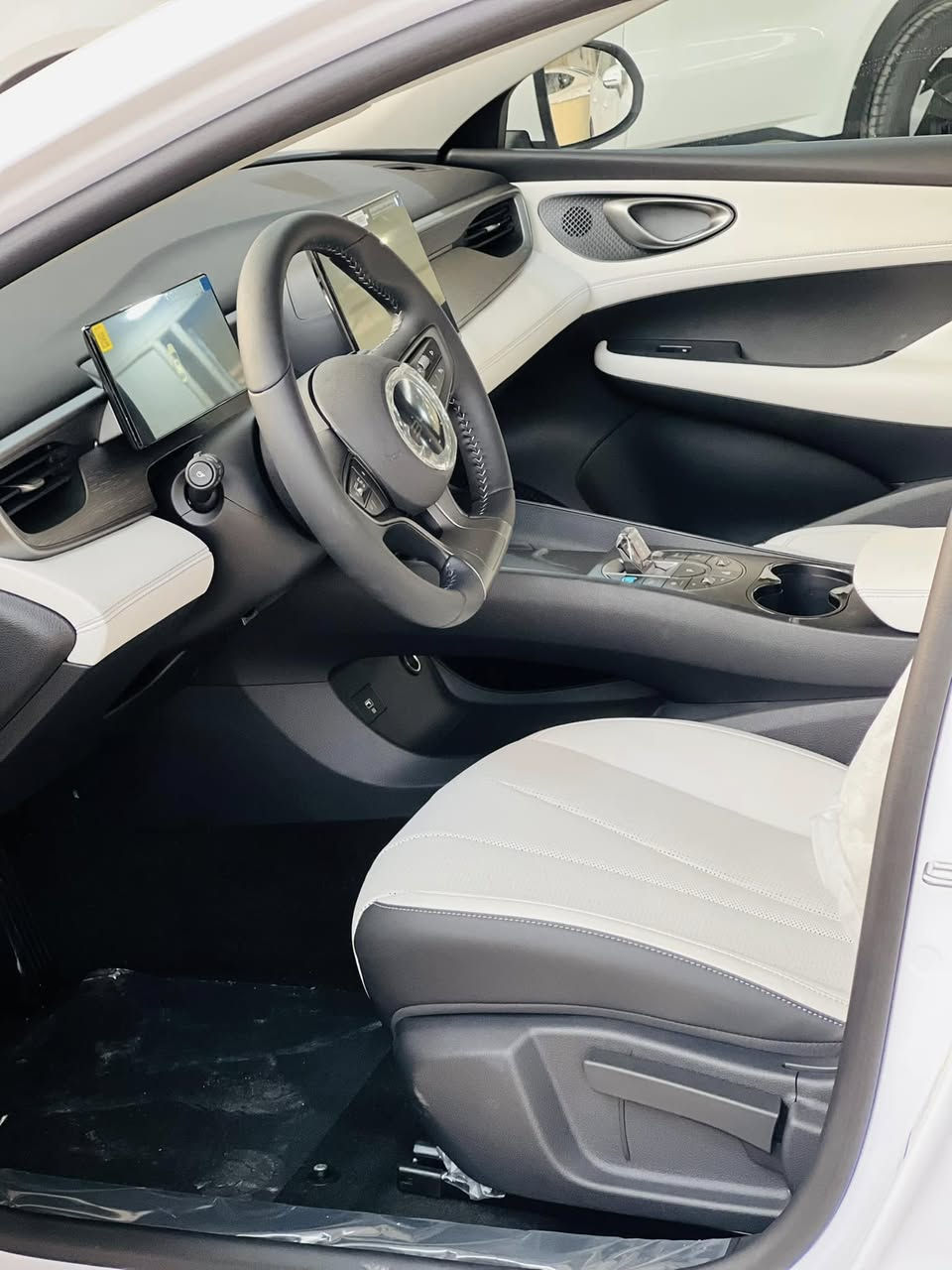 سلام عليكم 
سيارات البي ويدي زيرو 0️⃣ 
مرقم بغداد او بدون رقم 
موديل 2025
ثلاث نوعيات
سيل فايف داخل ابيض 
دسترير داخل ابيض
كن بلاص داخل ابيض
معا عدته الكامله🧯🔌
يتوفر جمله ومفرد 
مرواس أو بيع وشراء 
المكان بغداد اليوسفيه📍
 اي لاستفسار تصال على رقم الهاتف 
📞***********
📞***********
