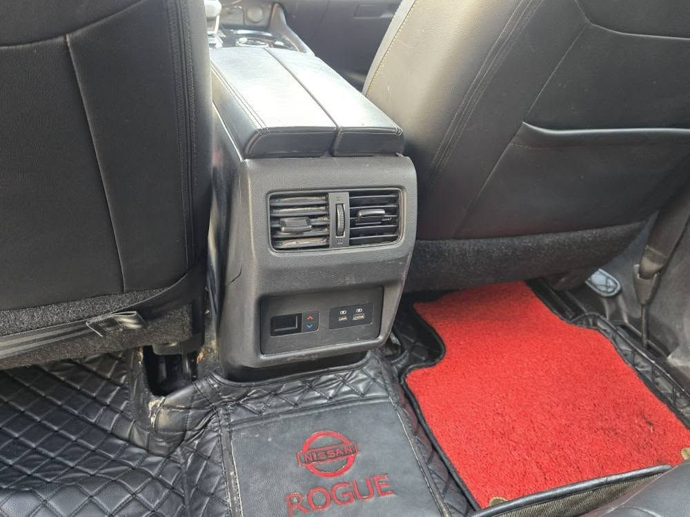 ***********
***********
نیسان ڕۆگ ڕەشی قەتران

مۆدێل 2023ی سێ پستۆن
قەپات مواسەفات  SL AWD 
سەنەوی نوێ یە تا2029
هەموو شتێکی بەشەرت 
بەس بۆنیتی بۆیاغە بێ ناوگرتن.
5N1BT3CBPC772975 ڕەقەم شانسی أربيل, العراق
