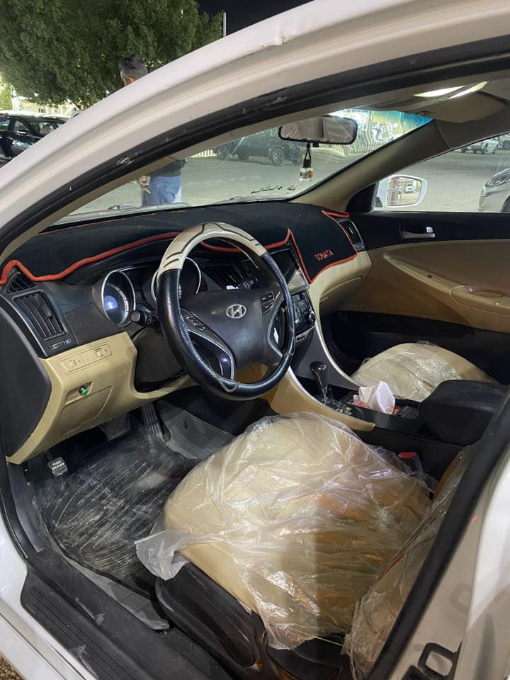 السلام عليكم
سياره سوناتا 2011 خليجي 
مكينه صار اسبوع من شادها 2400دوش خليجي 
حداديه تبريد كير اكسل كله جديد 
بيها ٣ قطع تبديل بدون ضرر دواخل 
سياره خير من الله مال جناي اقره قبل لا تتصل 
رايدها 110وبيها مجال قليل 
مكاني نجف عباسيه

***********
***********
