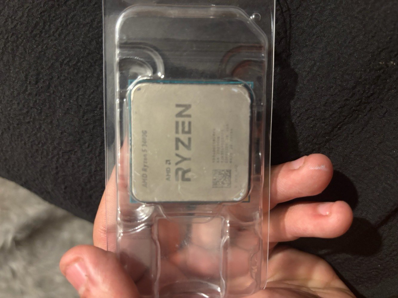 معالج رايزن R5 3400G بوكس
مع المبرد 
يجي بي كرت شاشه داخلي 
للبيع سعر ٥٥
عنوان بغداد متوفر توصيل
هل يتضمن أي ملحقات أخرى مثل المروحة أو أدوات التركيب؟: 
نعم
ما هو الوضع الحالي للمعالج من ناحية الاستخدام؟: 
استخدام قليل
أين موقعك لتسهيل الشراء والتوصيل؟: 
بغداد شعب
هل هناك إمكانية للتفاوض على السعر؟: 
نعم