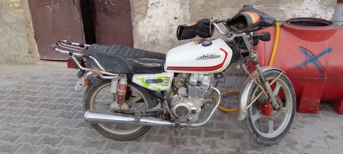 السلام عليكم شباب دراجه للبيع 
محركه محرك دايون صالي اقل الشهر من شاده 
دراجه بدل بيهه بس كلجات اوراق اصولي
بس وحده من الوراق ضايعهه عندي الهه استنساخ 
ماتسجل رقم بس سيطره تعكب مالهم علاقه بيك 
سعر 550 و بيهه مجال مكاني الرضويه 
فيس و واتساب موجود رقم (***********)
