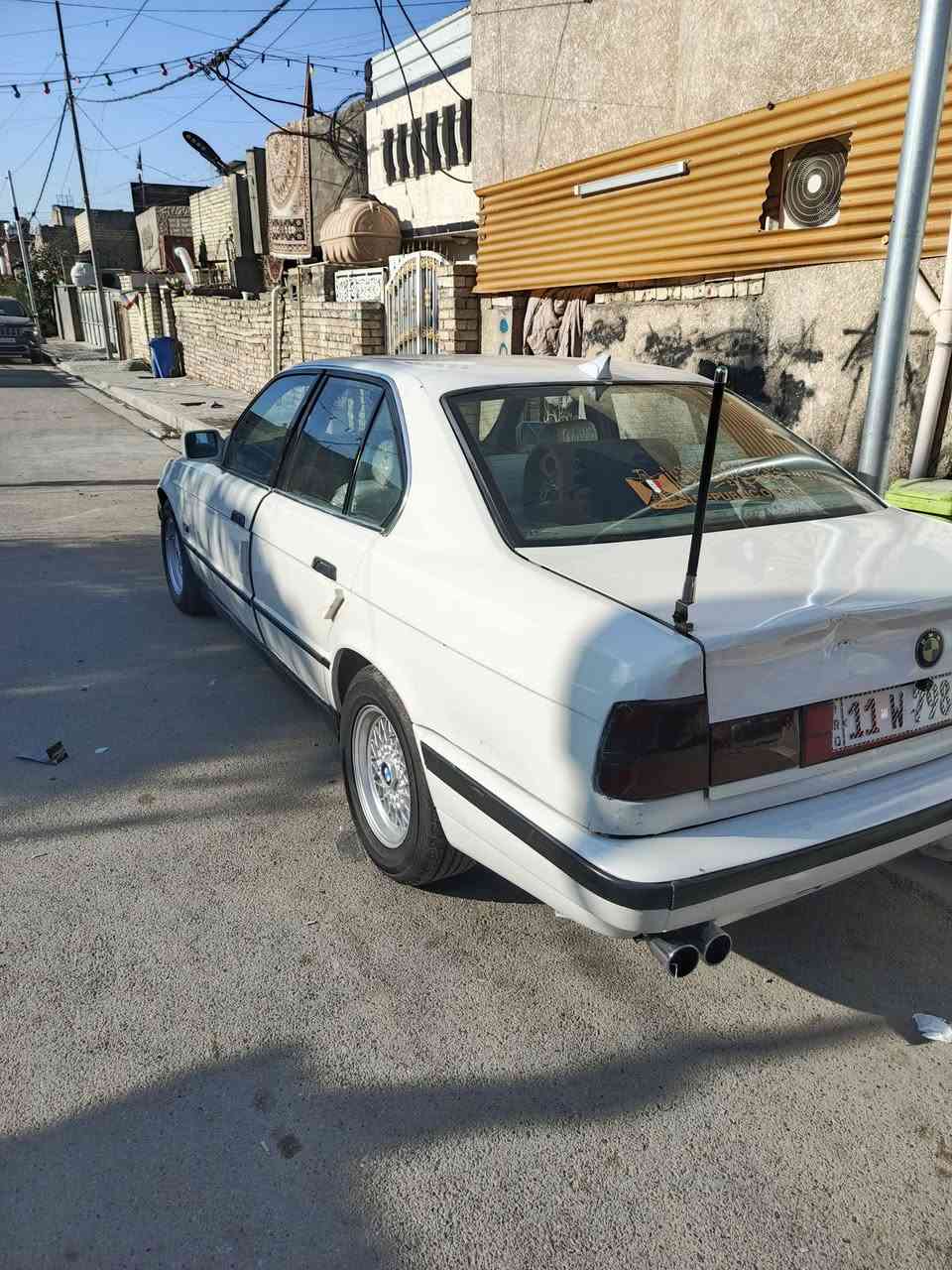 السلام وعليكم بي ام 535 مديل 91اصل السيارة جاهزة مكينه كير مصبوغة عام جماليه وارد ياباني تخم تاير ويل جدد ترايك للموصل اني اداوم بالموصل اروح وجي بيهه تبريد شغال رقم بغداد بسمي هزه جديدة سعرها 48ورقه  رقم تلفوني *********** مكانها بغداد حي اور
