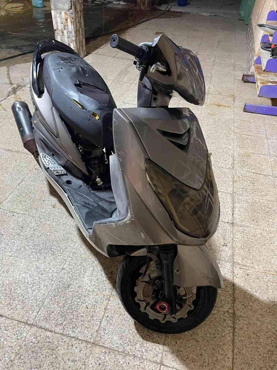 سلام عليكم سكنس فحل كابريترللبيع
مكينه 58 ونص بلادي مكينه مفتوحه مبدل ولفات فقط 
الدراجه هاون ومكينه خرسه 
ومابيه لا تبخير ولا تنقيص 
بيه كلجات رياضي 
وصالنصه تك بوشه وزه وجعير 
 ومازده رياضي شركتGM 
وبيه فراك NCY 
وبيه فلنجه رياضي 
وبيه يدات بريك رياضي 
وبيه قاعدت رقم 
كهربائيات كلهه شغاله الدراجه نكره بكل وقت
السعر  خاص او ***********
