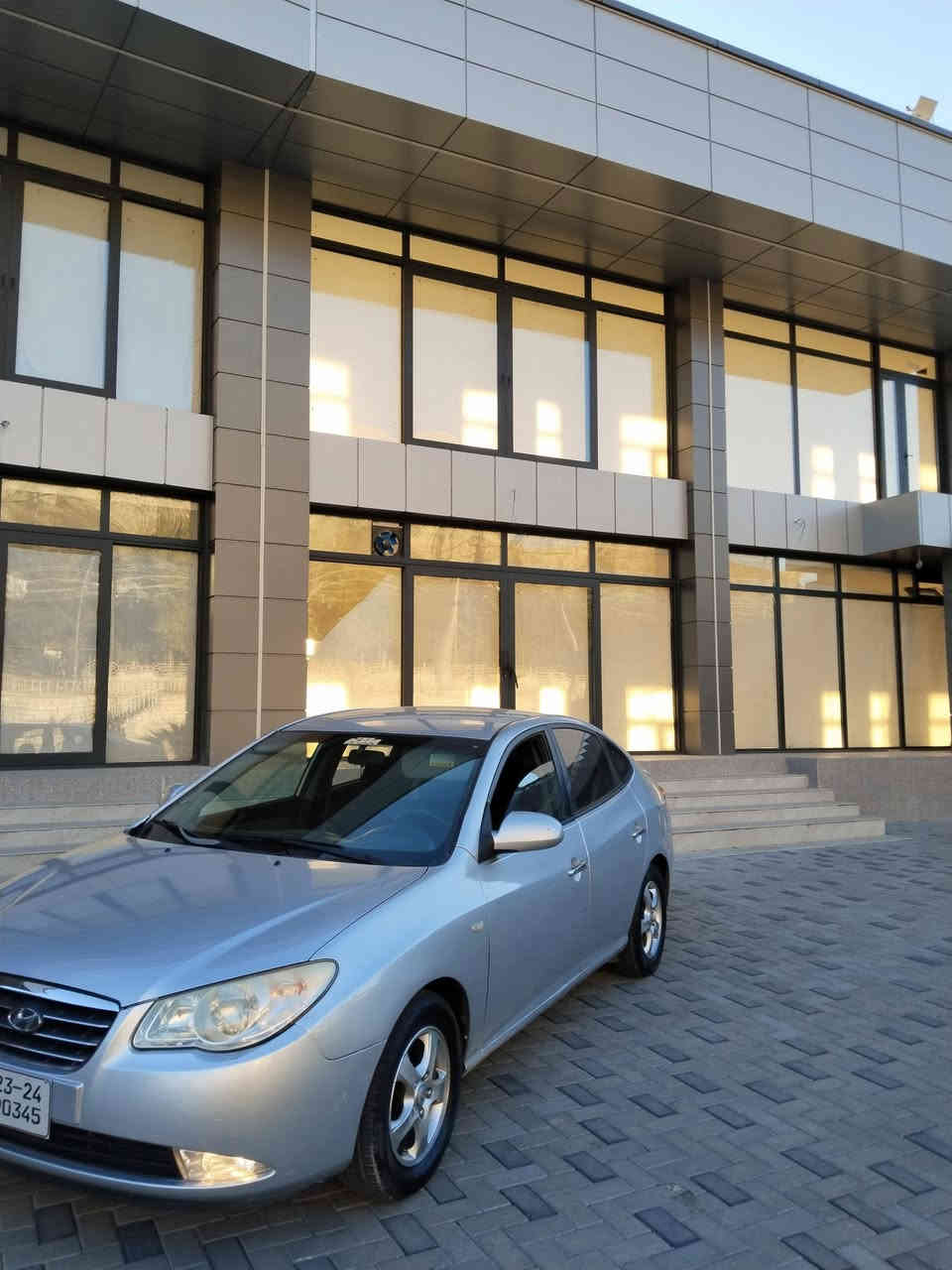 سەرەتا بەناوی خوا
هۆندا ئەڤانتی مۆدیل ۲۰۰۹ 
قەپات مواسەفات بەس سڵاید نییە
مەکینە ۱٦ دەکشن بەرز 
گێڕوو مەکینەو تەبردی ساردو گەریمی  بەشەرت 
شەقفی بەشەرت بۆیاخ نییە بێ دەعموو لێدراوی 
هەردو جامی هەڵگیراوە 
برێکی بەستراوە 
٤ تایەو ویلی لۆکی لەژێرە 
سعری 45گەڵاو معامەلە 
شوێن سەیدسادق 
***********
*********** 
قیستو قەرزم نییە
