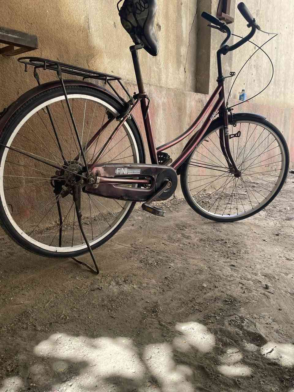 السلام عليكم. بايسكل بطه حجم (26) لون ماروني. كشن قلاب. البايسكل نضيف بس اللشه بيه شويه جراد مثل ما موجوده بالصوره. السعر 75 وبي مجال. مكاني حله حي البكرلي للاستفسار الرقم. (***********) وموجود خاص
