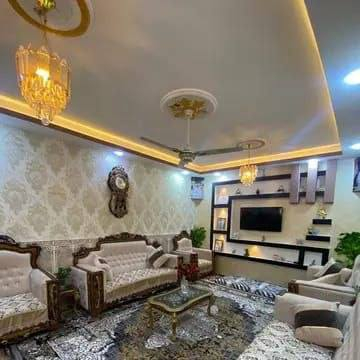 سلام عليكم بيت للبيع مساحة 100 متر  مربع  بنيان طابوك مكان جاير مقابيل صيدلية صافي الصفاء بيت مرتب بنيان طابوك  البيت طابقين يحتوي علئ غرفتين نوم صالة عدد 2 ستقبال مطبخ صحيات عدد 3 منور عدد 2 موقع بنص سوك الجاير مدارس مستوصف مولات  يبعد عن الايمامين 2 كليو نوع العقار طابو زراعي سند 25 الاتصال ***********
