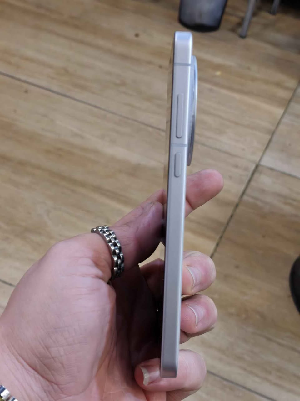 Vivo x200S
16/512
Dimensity 9400+
Battery 100 
كامل ملحقات السليمانية, العراق


**إذا كنت صاحب هذا الإعلان وتريد حذفه لأي سبب، رجاءا أرسل رسالة إلى الدعم الفني**