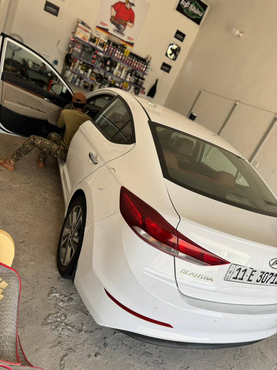 سلام عليكم الانتره للبيع موديل 18  مكانه بغداد الشعله  قطاع الخامس سياره نضيفه كلش ومال بيت سياره حلو وسونار موجود بصور هاذ رقم إذا حاب. تعرف سعره ***********
