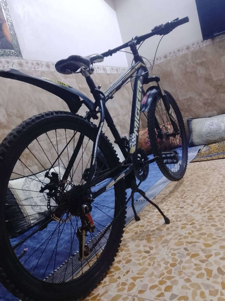 سلام عليكم بايسكل رياضي لون اسود 

بايسكل نضافه 100/100 ✅ 

حساسات شخالات كلهن ✅ 

بريكات وره و كتام يشتخلن ✅ 

عكرب شخال وبي كل سرع ✅ 
وسعر نار نار نار 🔥 بس 100 وبس مجال حك جيه 
مكاني كربلاء حي عسكري قرب سيد محمد 
رقم وتساب 0783190684 ✅


**إذا كنت صاحب هذا الإعلان وتريد حذفه لأي سبب، رجاءا أرسل رسالة إلى الدعم الفني**