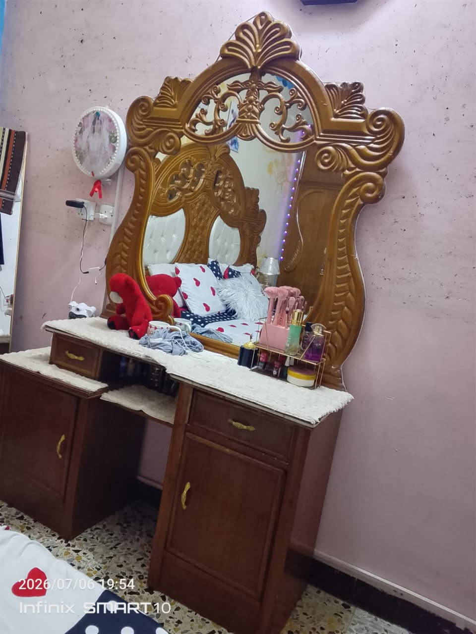 غرفه للبيع نضيفه١٠٠/١٠٠كامله من كلشي مكاني بغداد الحريه 700وبيها مجال بصيط ***********

