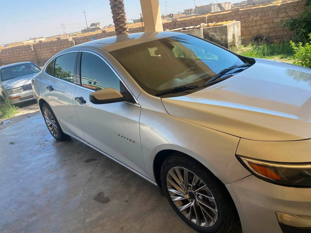 للبيع - شيفروليت ماليبو LT موديل 2020
بيها صبق رش خفيف جاملق امامي +بونيد وشويه بل جاملق الامامي الاخر  بدون دواخل 

رقم اربيل السيارة سنويه جديده هزه جديده  

: السيارة ماشية 96 ميل   

 المواصفات:

 ▪️المحرك: 1.5 لتر تيربو (1500 CC)

 ▪️  فئة LT

 ▪️بصمة تشغيل 

 ▪️ تشغيل عن بعد 

 ▪️بصمة ابواب 

 ▪️ شاشة لمس 8 إنش

 ▪️ كاميرا خلفية

 ▪️تحكم ستيرن 

 ▪️ بلوتوث + USB +▪️

▪️ هيتر كراسي  

▪️ كرسي السائق تحكم كهرباء

▪️مصابيح LED نهارية

▪️أنظمة أمان : ABS + الثبات الإلكتروني + وسائد هوائية

▪️ شاشة اعطال 

▪️ حساسات ضغط هواء الاطارات 

 🔴 المحرك والكير  والصدر في حالة ممتازة 

 • السيارة نظيفة جداً من الداخل والخارج 

ترهم مراوس انطي فرق اخذ فرق كلشي بسعرو الاتصال ***********
