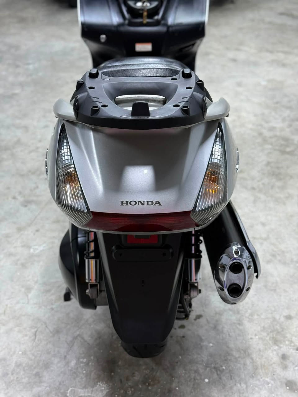 اللهم صلي على محمد وآل محمد
  HONDA Silver Wing 600cc 
دراجة بحالت الوكالة 

العنوان بغداد البلديات 
يوجد توصيل 🚚 لكافة المحافظات 
البيع بل نقد 💵 والقصد حصراً مصرف 🏦 الرافدين للأستفسار ***********
