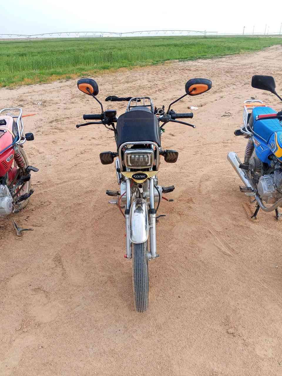 السلام عليكم دراجات سيفان للبيع الحمره كلك 2025 السعر 500وبيهه مجال الكلك الثاني برتقالي 2024 550وبيهه مجال اوراق سكنر ***********/0787582030سكني حله جبله وعملي كربلاء ومتواجدات بكربلاه
