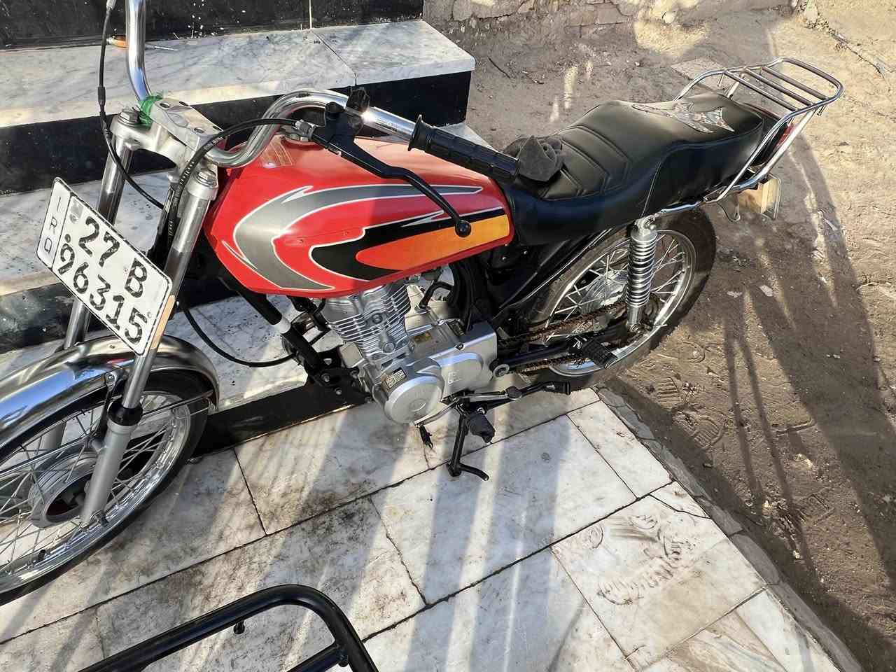 سلام عليكم دراجتين مرقم للبيع ثنينهن موديل 2020 وحده سنويته تنتهي 2029 وحدع 2028 التانكيه مال هونده مفتوحه بس ولفات مكينه 24 وثانيه مكينه 24 مامفتوحه سعر وحده جوه سوك 1350 جاي ينشرون ب 1500 وفوك انا جو سوك
مكاني ناصريه اريدو 

‭0777 081 6555‬
