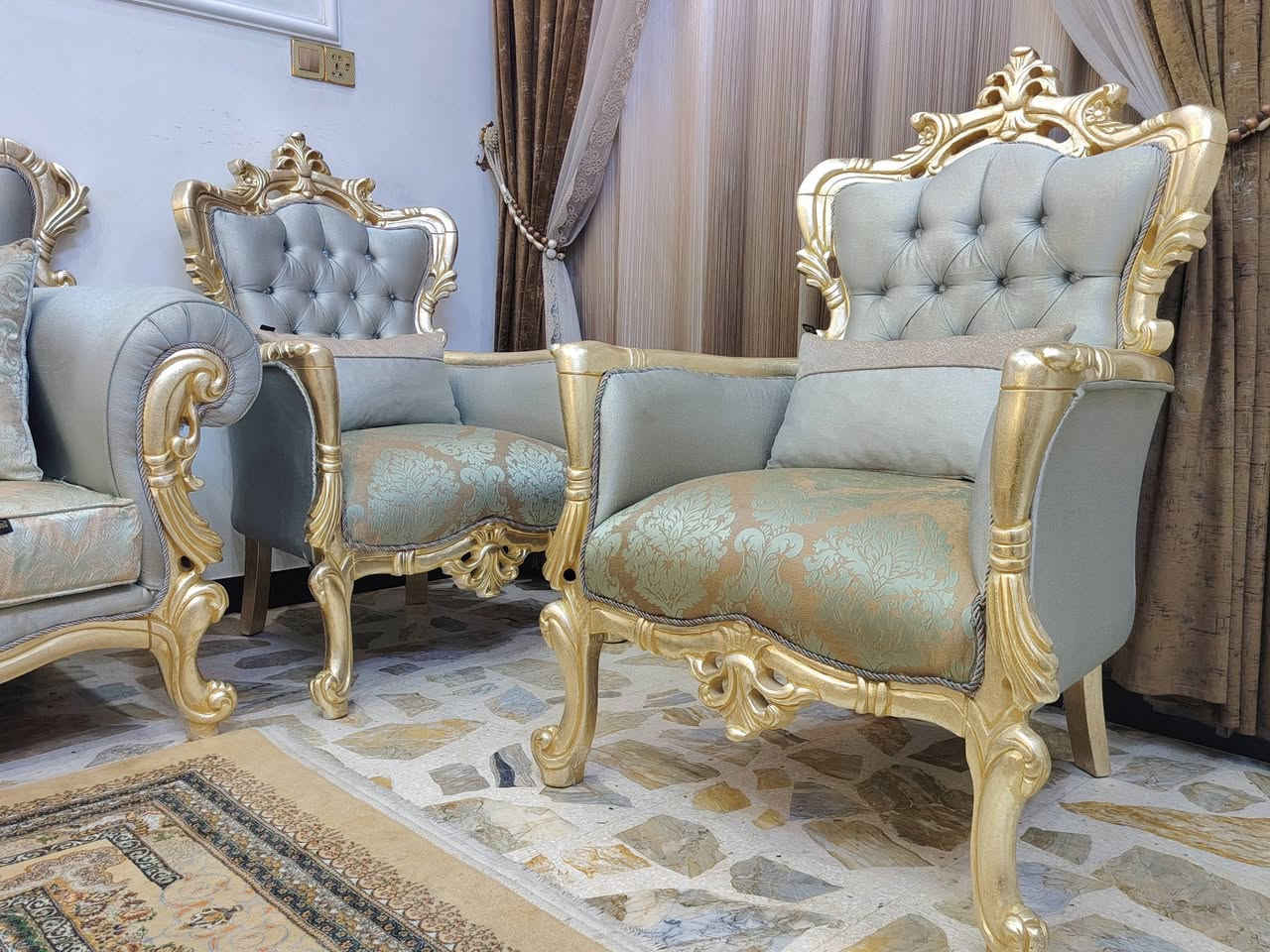 تخم زان ملكي تركي اخو الجديد 10 مقاعد مع  طبله وسطيه مع طبلات صغار عدد 2 العنوان مدينه الصدر للاستفسار خاص او الاتصال بالرقم ***********
