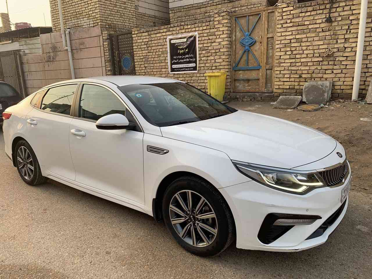 السلام عليكم // سيارة للبيع نوع كيا اوبتما خليجي لون ابيض موديل 2020 رقم بغداد باسمي مشروع وطني رقم جديد مداور ثاني يوم محرك 2400 ماشية 60 مكفول كفالة عام سويج ٣ وضعيات قيادة شفتات استيرن ٤ اطارات جديدة جدا نوع كومهو كوري الاصلي اسبير الشركة الأصلي للاستفسار الاتصال على *********** يوجد وتساب
