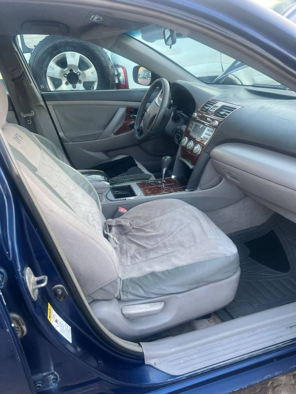 كامري موديل 7كلها شرط السعر 80وبيها مجال رقم بغداد دولي بسمي ***********
