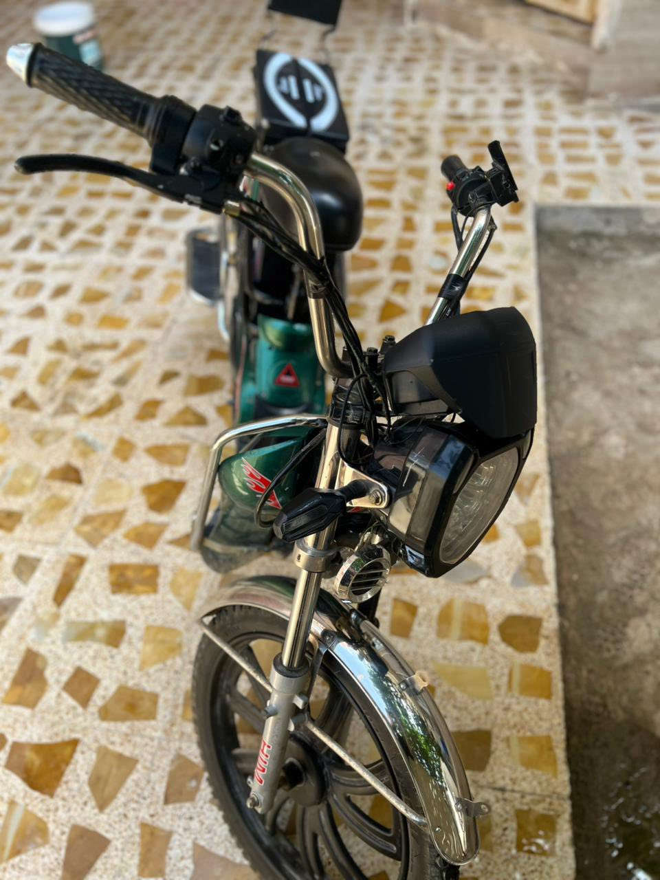 دراجه سكنس  شحن نضيفه كلشي مابيها  كامله مكمله سعر ٤٠٠ بيها مجال بسيط تاخذ من باب بيت


**إذا كنت صاحب هذا الإعلان وتريد حذفه لأي سبب، رجاءا أرسل رسالة إلى الدعم الفني**