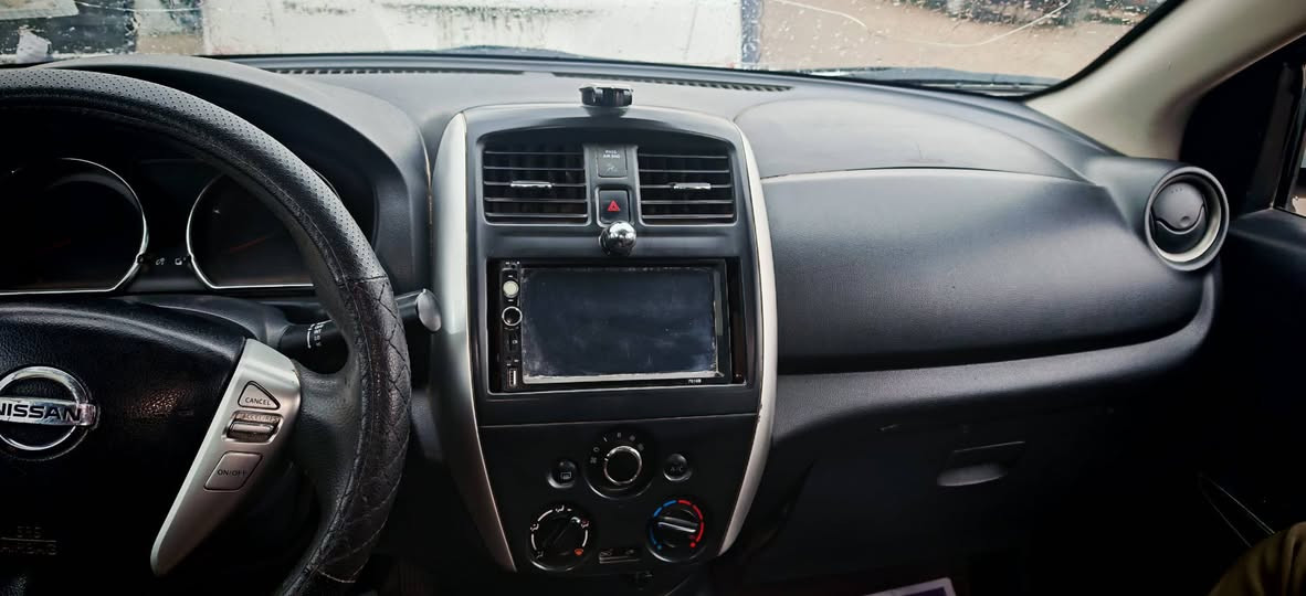 سلام عليكم نيسان فيرسا مديل 2018  وارد امريكي ضربتها دعاميه .محرك توني شاده منظومة تبريد توني شادها تخم تاير جديد الحدادية 70%
سعرها 86 
رقم ***********
