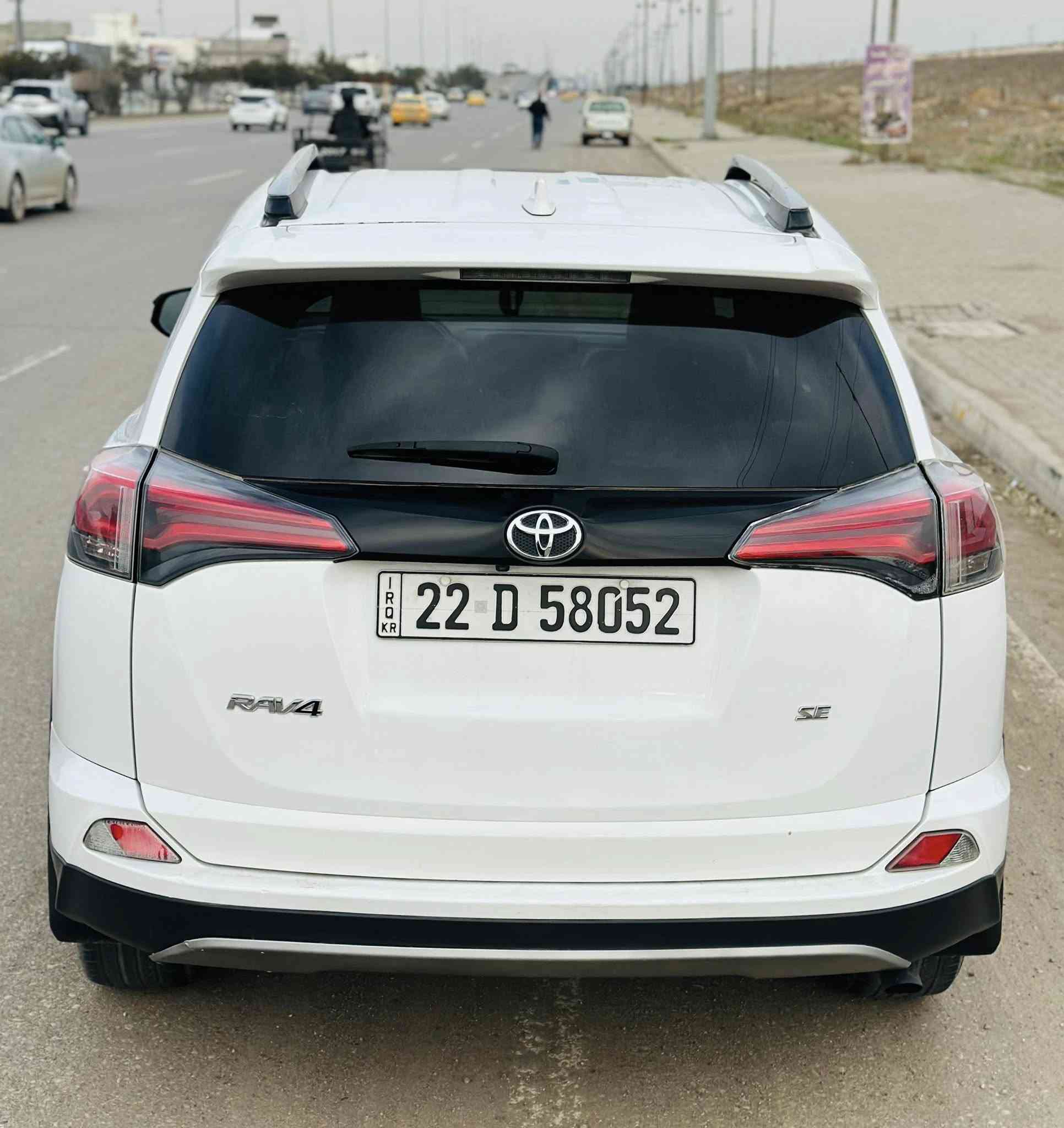 راف فور 2017فول مواصفات XSE
رادار امامي خلفي وجوانب 
داخل جلد مشمشي 
كشانه تدفاء تبريد استيرن تدفاء تبريد 
جنطه كهرباء فتحه بل سغف (تنته)
كامره دواره ثلث نضامات قياده 
السعر 180وبيه وجال للطيبين 
ما متواجد علا فيس 
شراي اتصل ***********
حادثه البنيد فقط مدون دواخل بدون بطاين
