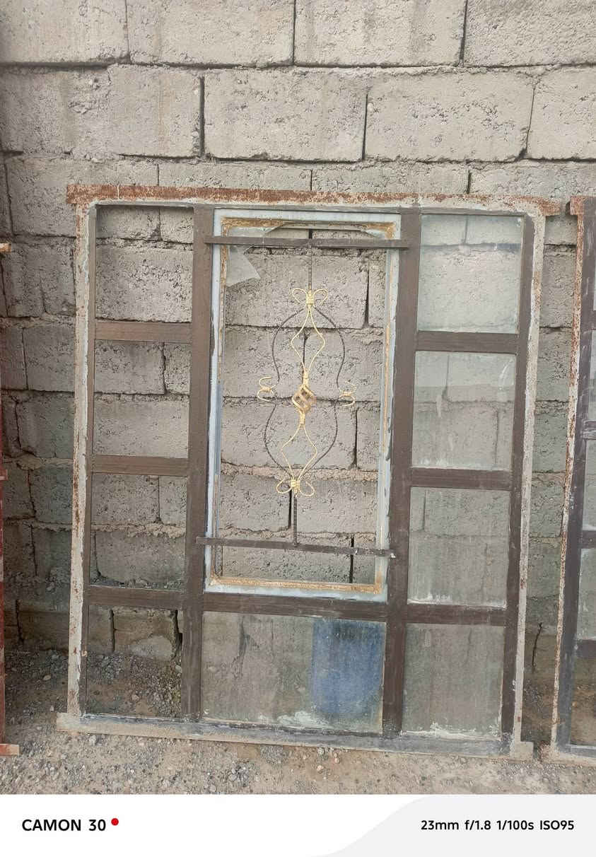 اسلام عليكم شباك 2 ثنين باب🚪للبيع السعر 75 بي مجال رغم الهاتف ***********
