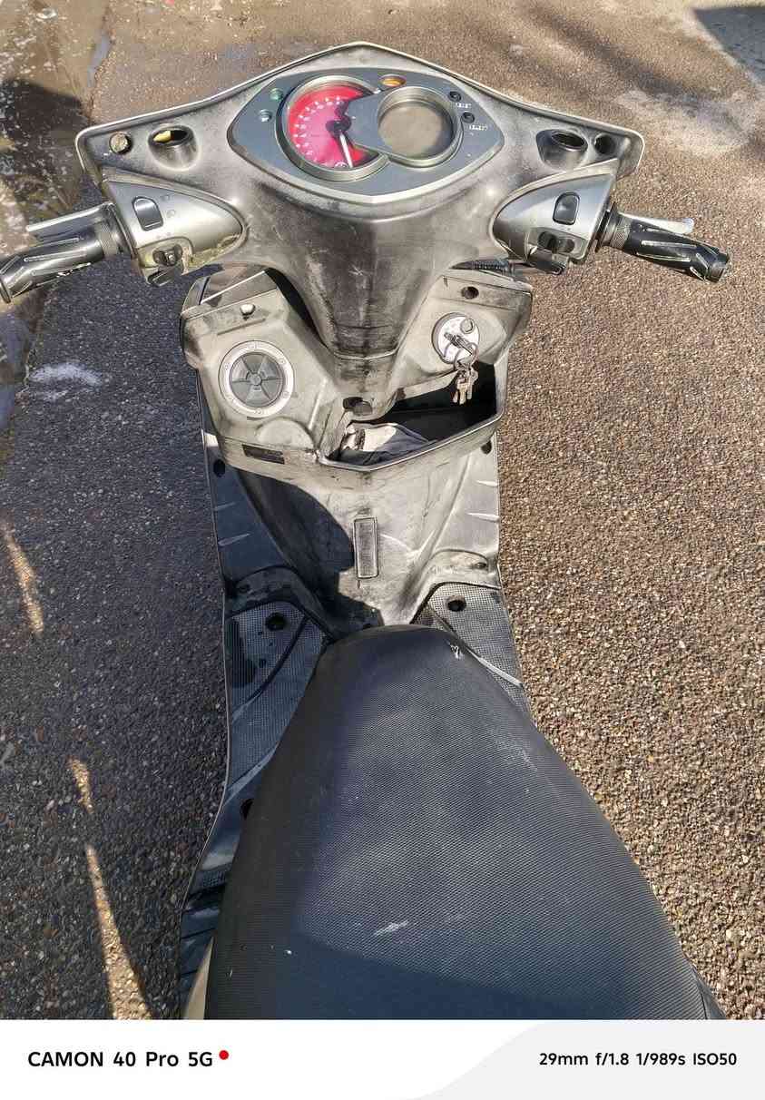 سلام عليكم شباب دراجة للبيع صالهة 5اشهر من نزلت من الرمبة جيب فيتر و تجي تفحص مكينة مكفولة دراجة كابريتر 
ملاحضة دراجة دشبول مي شتغل فقط مكاني بغداد بلديات  السعر 850 وبيهة مجال رقم ‏‪***********‬‏
