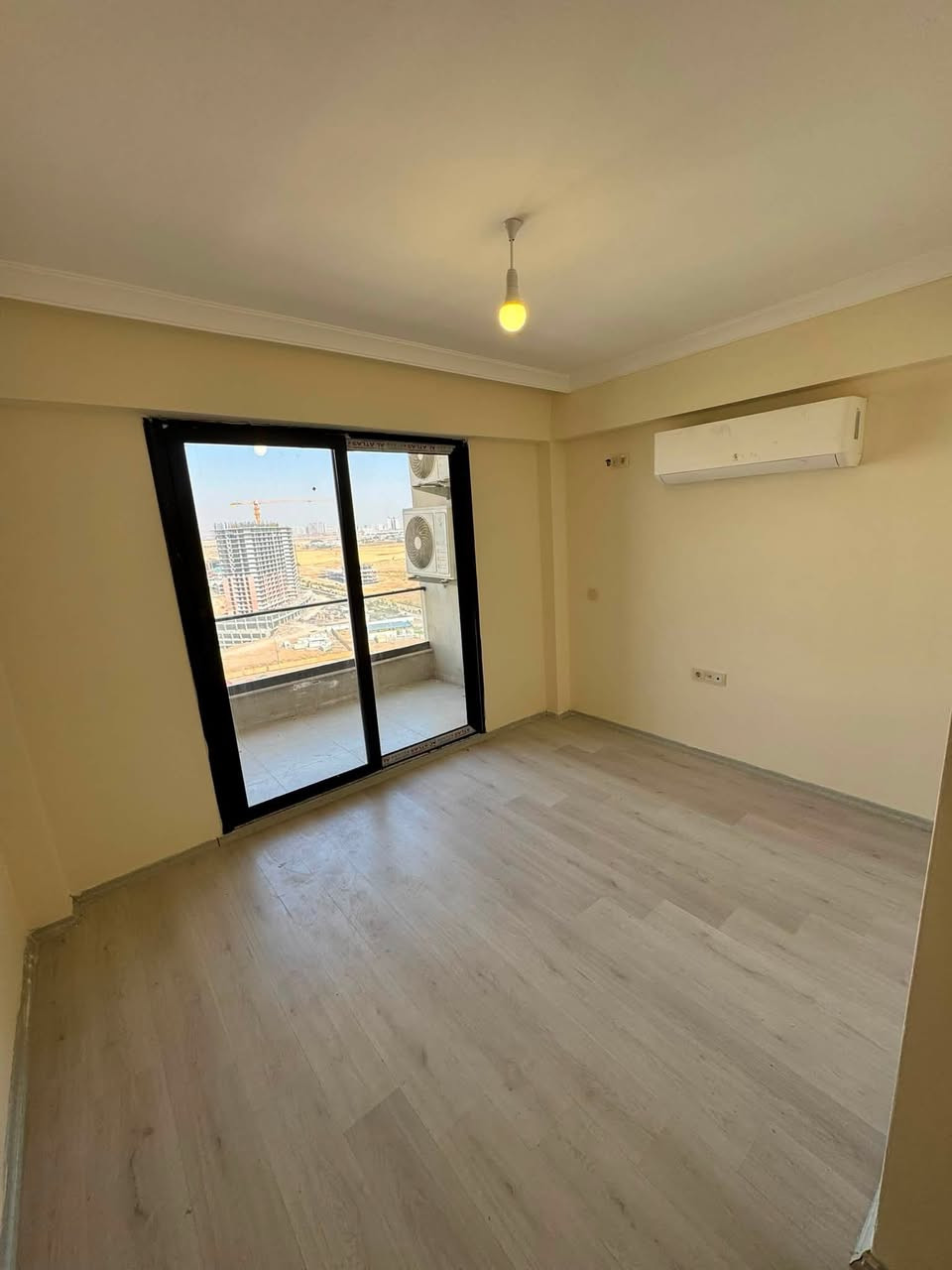 لالاڤ صن تاور 🏢🌴
شوقەی ستوديو به تال رووبەری(52م) بۆ فروشتن✔️
🔹ستوديو (0+1)
◽️طابق  19
◽️بالکۆن
◽️چێشتخانە
◽️ژووری پێشوازی
🔺🔺🔺🔺🔺🔺🔺
فرصة سكن مريح في مشروع "سن تاور🏢🌴
📍لآلاف صن تاورز بيع 🏢😍
شقة ستوديو بي مساحة
(52م)شراء  😍 ✔️طابق19 
🔹ستوديو فارغ (0+1)
◽️غرفة  نوم
◽️
◽️بالكون 
◽️متبخ 
◽️استقبال 

📞⬇️| WhatsApp 🟢
*********** 
wa.me/9647503392722
