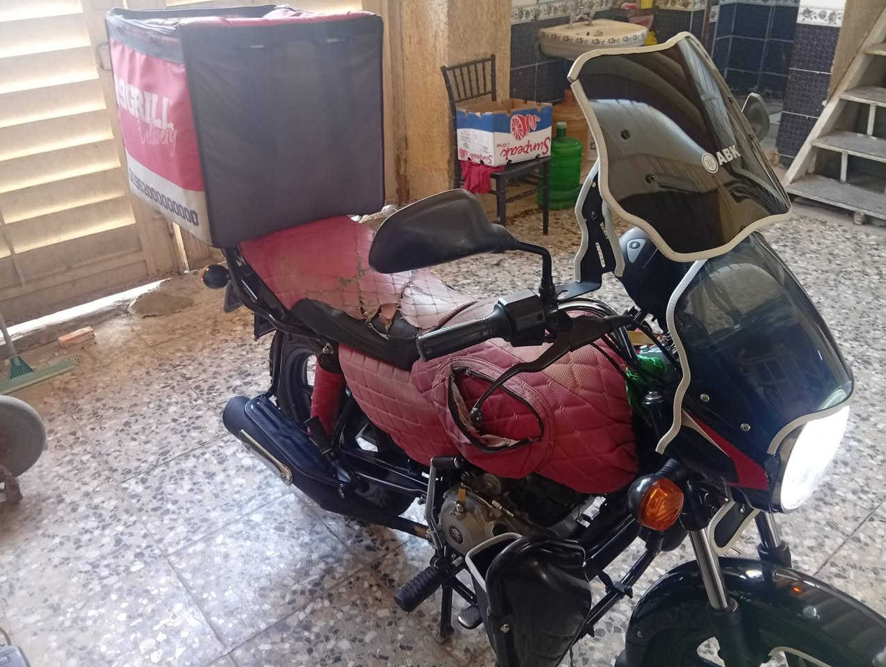 (سلام عليكم ورحمه الله وبركاته دراجه للبيع بوكسر كلاسك موديل 23طابه ب24نضافته فول واحد علا واحد ماشاء الله كهربائيه كله شغاله برغي مامفتوبيه زنون اصلي وشرط مال سيارات كفاله عامه مرقمه بغداد بسمي تحويل ثاني يوم ماشيه 27 ريده 2800وبيه مجال  مستعجل علابيعته مكاني بغداد البياع حي رساله وهاذا رقمي *********** بي واتساب متواجد علا فيس  وشكراً جزيلاً )
