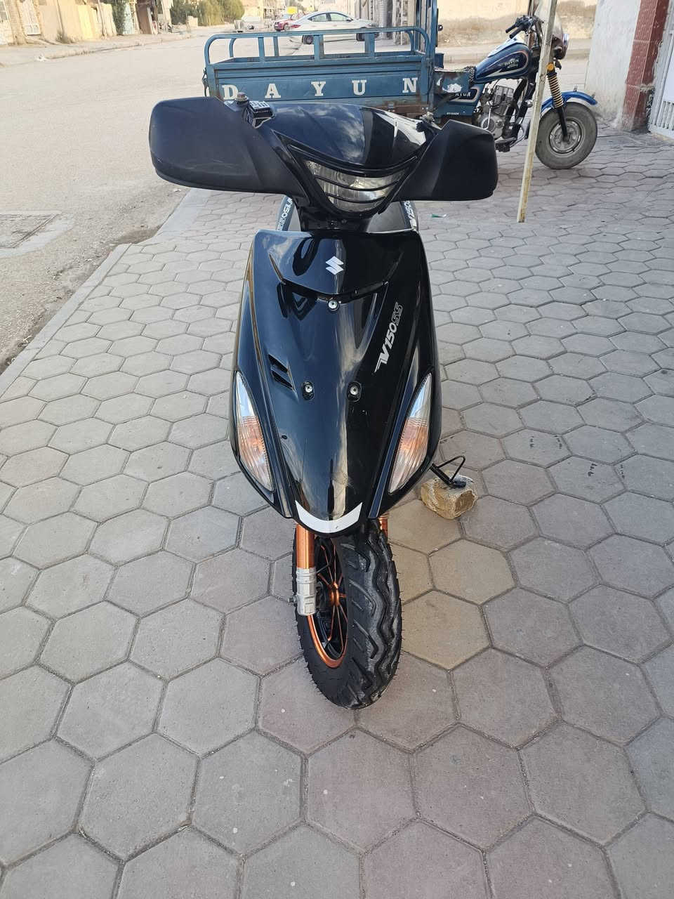 ادرس ماليزي مكينه فول كلشي شغال بيه
دراجه بلباكيت 
السعر 400 وبيه مجال 
***********
