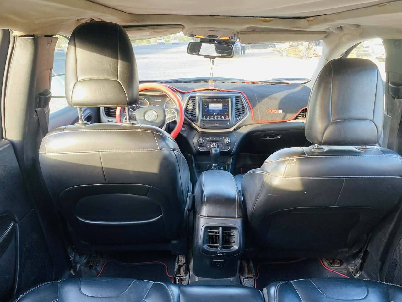 جيب موديل 2017 رقم نكليزي مكينه 4 سرندر  سياره فول مواصفات سياره مصبوغه عنوان ديالى   السعر105 بيهه مجال يرهم مراوس ***********
