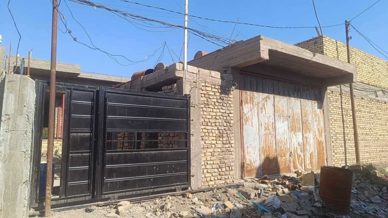 سبب الوعود الكاذبه بيت للبيع مساحة 200 متر طابو زراعي 
البيت نقص استاره و بيتونه تأسيس ماي و مجاري و بواري الكهرباء ملبوخ جص السكوف و الجدار ملبوخ اسمنت مصاطر و  بورسلين جدار الحمام و المطبخ اكملهن لمن نتفق على البيع 
يحتوي على 
غرفة نوم وصالة واستقبال  ومطبخ و مجمع صحي داخلي وخارجي و محل كامل 
السعر 65 مليون و بي مجال
العنوان 
تاجية زراعي شارع ابو حمد 
للاستفسار الاتصال او المراسلة عبر الواتساب 
***********
