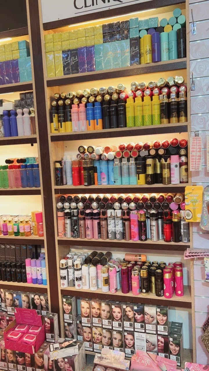 ***********
رفوف للبيع المكان سوق القسم جدد

رقم للاتصال
